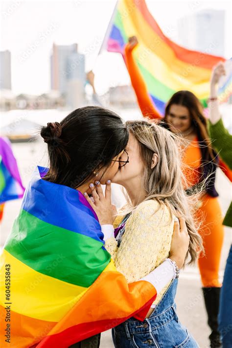 lesbian kiss fight